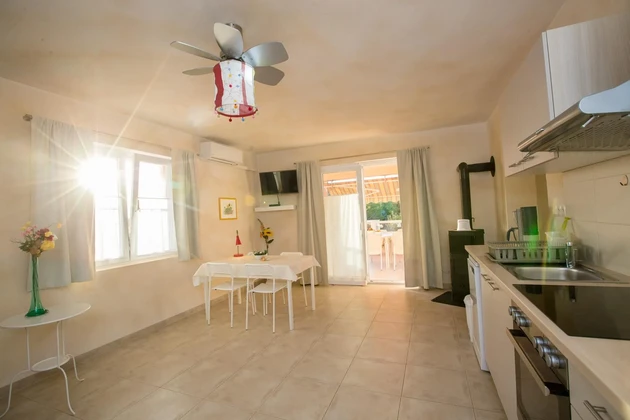 Rab, Barbat, dvojizbový byt 200 m od mora, 93 m²