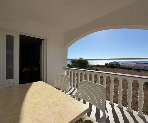 Vir, maison avec 5 appartements et vue sur la mer