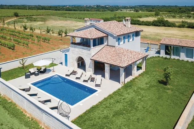 Ohromujúca dvojpodlažná vila – región Pula