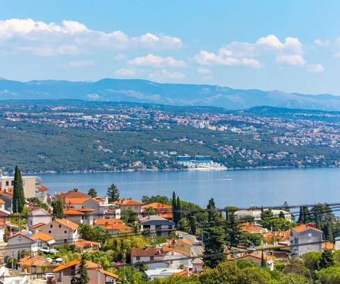 Three-bedroom apartment for sale in Opatija with a swimming pool in Croatia