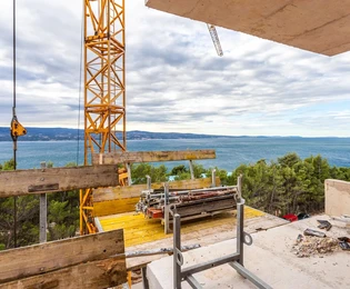 Omiš, Zweizimmerwohnung im vierten Stock mit Panoramablick auf das Meer und die Stadt, 86 m²