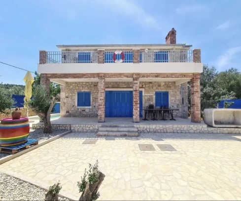 Maison en pierre dans la région de Zadar, île de Pasman