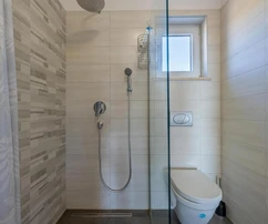 Großzügige Villa mit Pool in Duga Uvala zu verkaufen in Kroatien