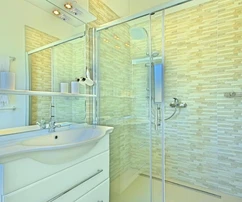 Istryjski dom z basenem na sprzedaż w Vošteni w Chorwacji