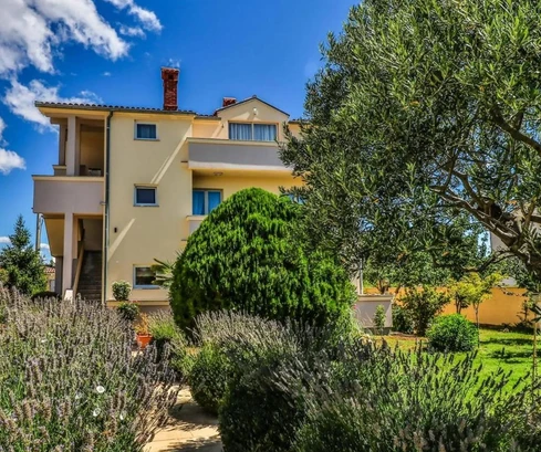 Freistehendes Einfamilienhaus mit Pool in Marčana zu verkaufen in Kroatien