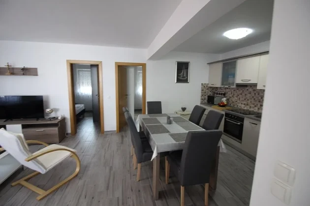 Apartmán na prvom poschodí s prislúchajúcim dvorom
