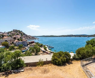 Luxusní penthouse k prodeji přímo u pláže Banj v Šibeniku v Chorvatsku