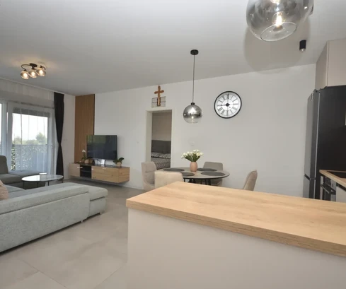 Modern, bútorozott, két hálószobás, 76,56 m²-es tengerre néző lakás