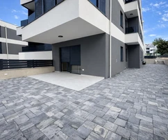 Pag, Šimuni, háromszobás lakás kerttel, 120 m-re a tengertől