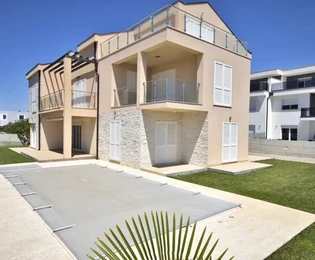 Srima, Vodice – Kuća s 4 apartmana i bazenom, 800 m od plaže