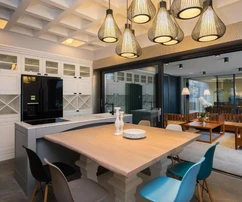 Vila na prodej s bazénem a výhledem na moře v Chorvatsku