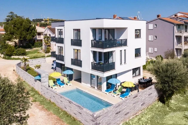 Gyönyörű villa medencével, közel a tengerhez, Isztria, Medulin