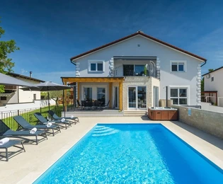 Schönes Haus mit Pool und Meerblick, Istrien, Poreč