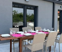 Istrien, Pula, moderne freistehende Villa mit Blick ins Grüne, eine friedliche Oase