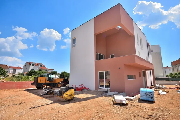Vodice - Nueva construcción apartamento de 2 habitaciones con jardín cerca de la playa