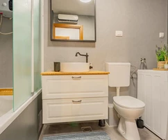 Split, Znjan - Außergewöhnliche Zweizimmerwohnung mit privatem Garten, Terrasse und Garage