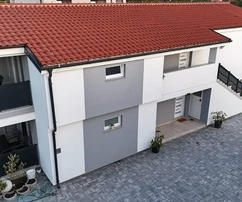 Apartamento en el piso, centro de la isla de Vir (agua y alcantarillado)