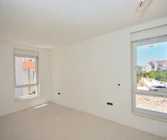 Vodice - S3 lakás az első emeleten, 3 hálószoba + nappali