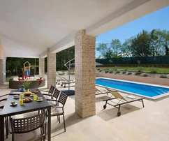 Casa independiente con piscina en venta en Sveta Nedelja, Croacia