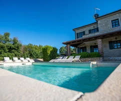 Istrie, Poreč : Villa en pierre méditerranéenne avec piscine
