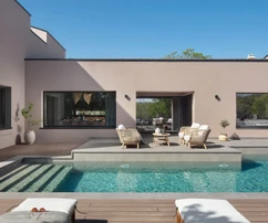 ¡VILLA DE DISEÑO EXCLUSIVA CON PISCINA Y JARDÍN ESPACIOSO!