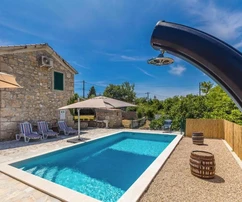 Villa en pierre avec piscine à vendre sur l'île de Krk en Croatie