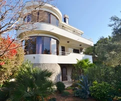 VILLA INDIVIDUELLE AVEC TROIS APPARTEMENTS ET VUE SUR LA MER, À 150 M DE LA PLAGE !