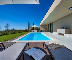Istria, Poreč: Luxusná vila na okraji obce