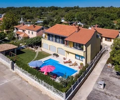 Istria, Svetvinčenat – Casa con due spazi abitativi e piscina
