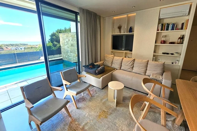 Apartamento con piscina y vista al mar, ¡a 600 m de la playa!