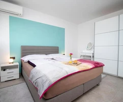 Modern villa medencével és panorámás kilátással Vodnjanban eladó Horvátországban