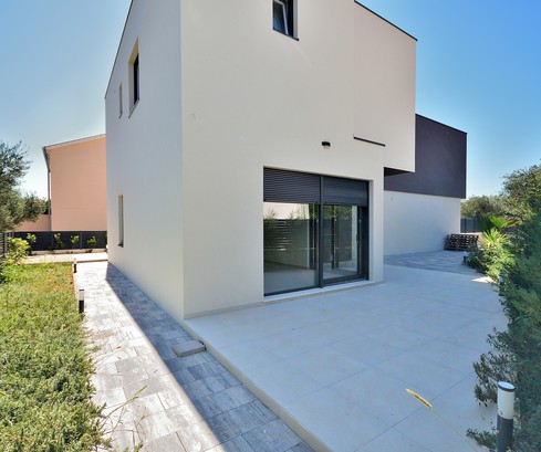 Prodej domu s bazénem v Srimi