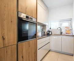 Solin, Gewerbefläche, umgestaltet als Zweizimmerwohnung mit einer Gesamtfläche von 67 m²