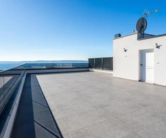 Moderno appartamento con tre camere da letto in vendita con vista sul mare in Croazia