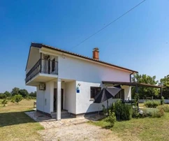 Marčana, Loborika, casa con ampio cortile e garage