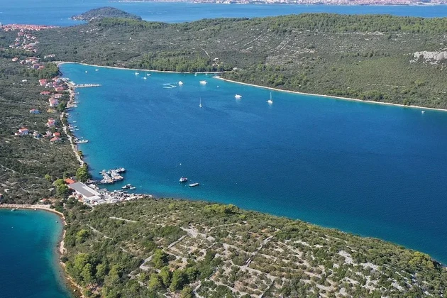Terrain constructible attractif sur l'île d'Ugljan - Kali