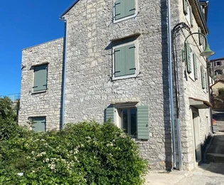 Casa bifamiliare con vista panoramica sul mare, Brtonigla e i vigneti circostanti, Buje, ISTRIA