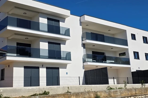Seget Vranjica, appartement de 3 pièces de 129 m2 avec vue sur la mer, construction neuve
