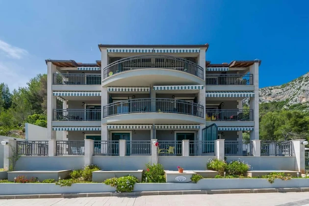 Hvar, Milna - medencés apartmanház, 1 044 m²-es összterülettel