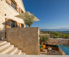 Villa de piedra con piscina en venta en la isla de Hvar, Croacia