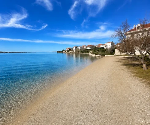 Croacia-Dalmacia-alrededores de Zadar Terreno edificable primera línea al mar