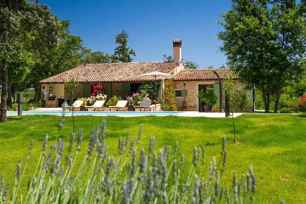 Villa en Istrie à vendre avec un grand domaine en Croatie