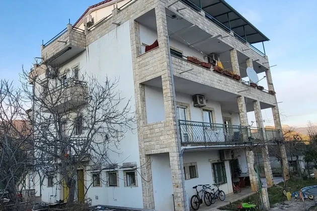Trogir, Plano, freistehendes Haus 660 m2, auf 4 Etagen, Meerblick, Swimmingpool
