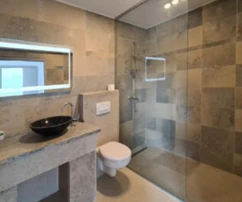 Villa en venta con piscina y vista al mar en Raša, Croacia