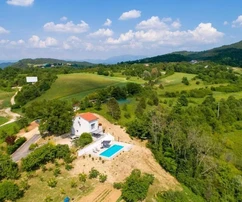 Novaki Pazinski, Istrie: Moderní, odlehlá vila s bazénem