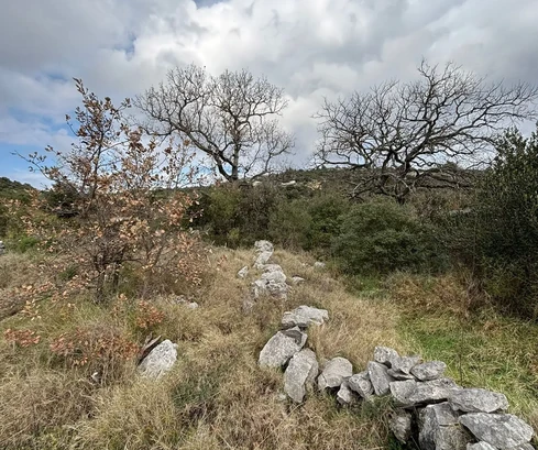 <p>Marina, stavební pozemek 1261 m2 se stavebním povolením, 190 m od moře</p>