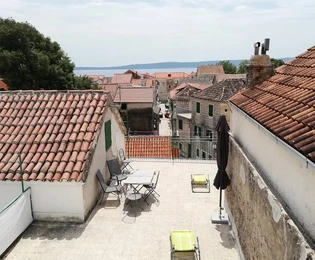 Kamena kuća na prodaju u centru Kaštela