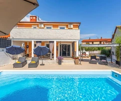 Istrie, Marčana, maison avec piscine et garage dans un bel emplacement