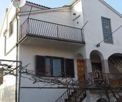 Čiovo, Okrug G., rodinný dom na 3 poschodiach, 120 m od mora