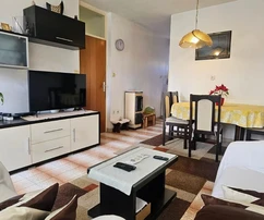 Split, Pujanke, třípokojový byt o rozloze 79 m² v budově a sklep v suterénu